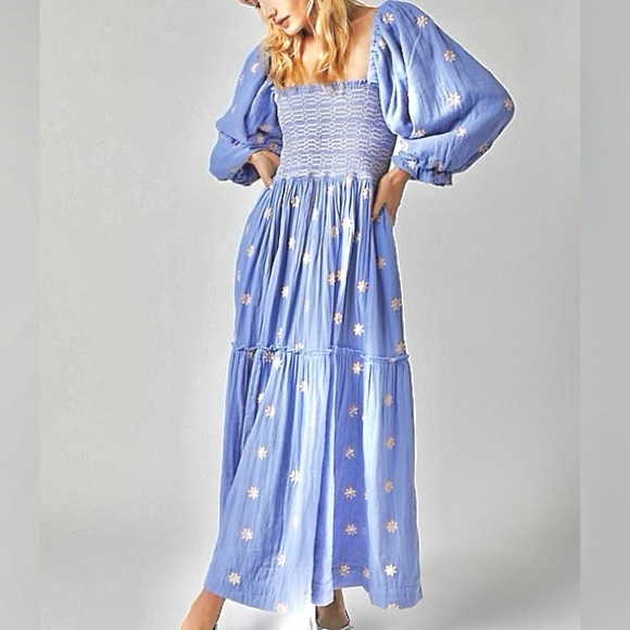 Dresses & Skirts - Elegant Blue Floral Maxi Dress